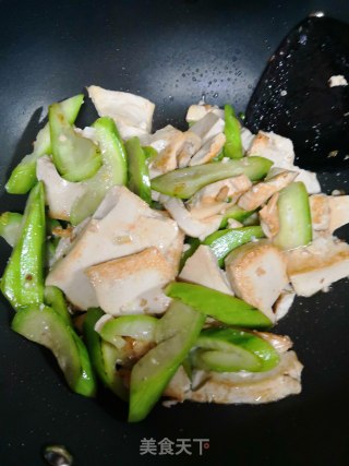 Loofah Stir-fried Tofu recipe