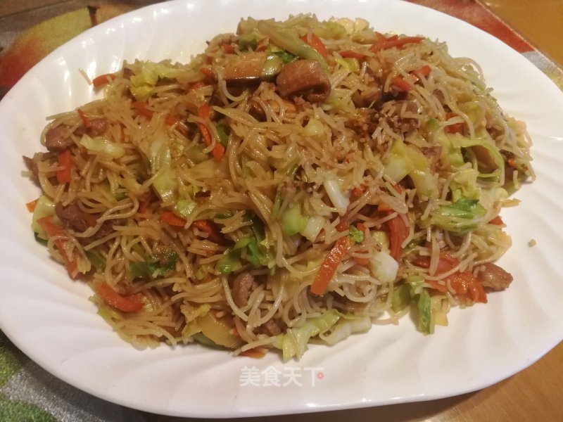 Stir-fried Rice Noodles with Shredded Pork recipe