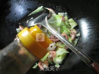 Stir-fried Sea Prawns with Cabbage recipe