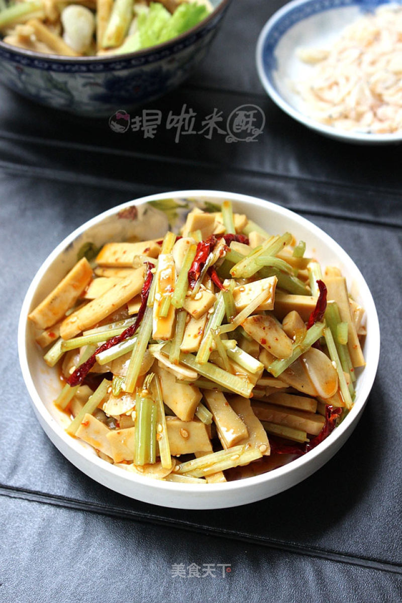 It’s Hot, Let’s Have Some Appetizer-parsley Mixed with Dried Bean Curd