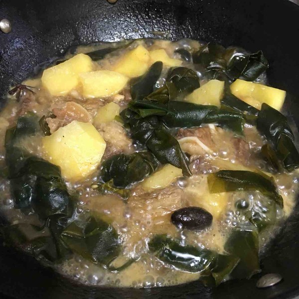 Stewed Beef Brisket with Kelp and Potatoes recipe