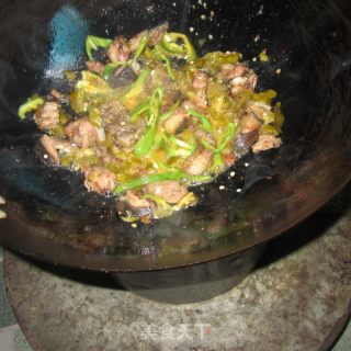 Stir-fried Sour and Spicy Donkey Meat recipe