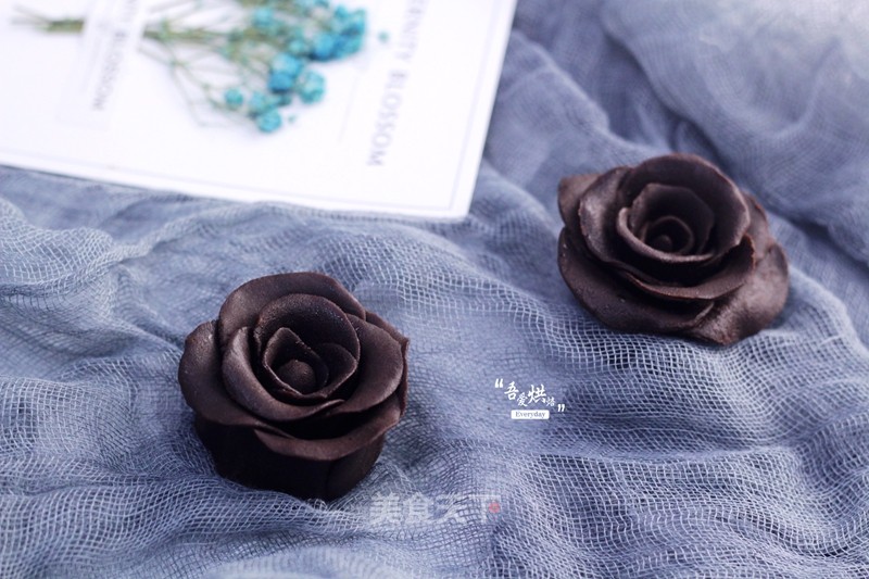 Noble and Glamorous-chocolate Rose recipe