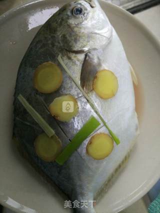 Steamed Golden Pomfret recipe