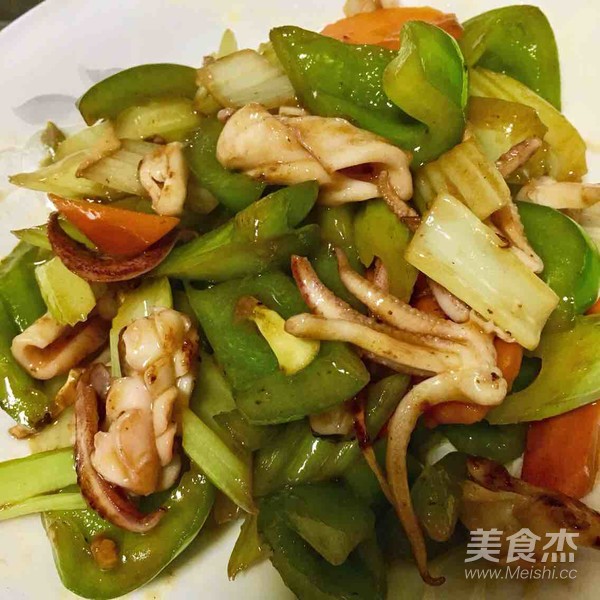 Fried Squid with Yuan Pepper and Celery (dried Squid) recipe