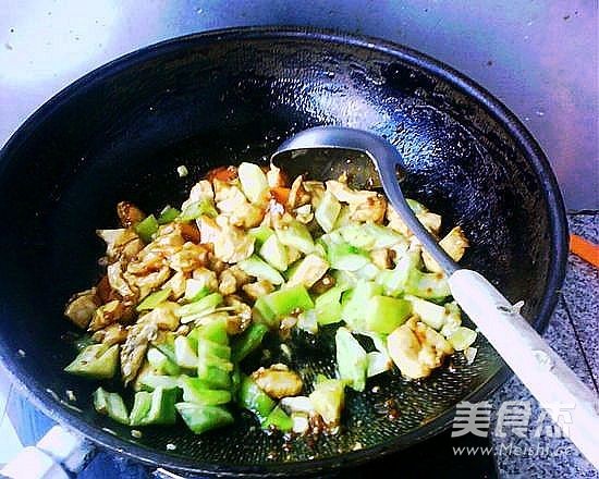 Stir-fried Chicken with Sauce recipe