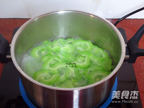 Laba Beans Mixed with Bitter Gourd recipe