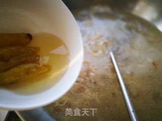 Stewed Pork Knuckles with Sour Radish recipe