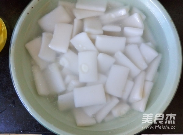Stir-fried Rice Cake with Pork Mocha recipe