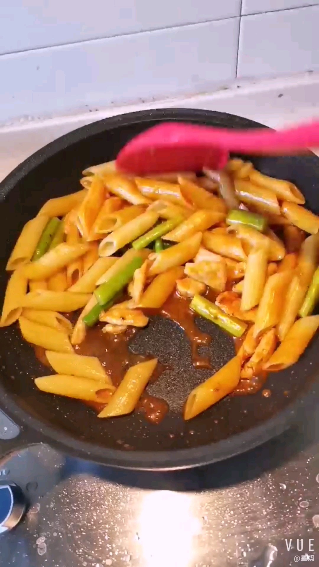 Stir-fried Macaroni with Chicken Breast recipe