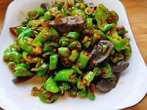 Green Pepper Preserved Eggs. recipe