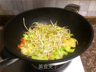 Stir-fried Cabbage with Tomato and Bean Sprouts recipe