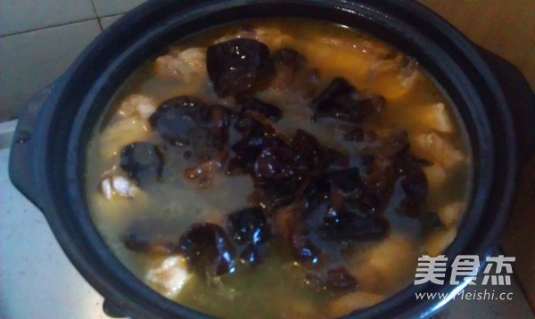 Cloud Ear Yam Stewed Chicken Soup recipe