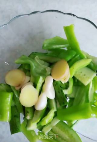 Cucumber Pepper Pickles recipe