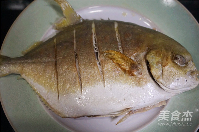 Braised Pomfret with Tempeh and Double Peppers recipe