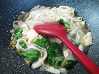 Sliced Mustard Noodles with Duck Egg and Broccoli recipe