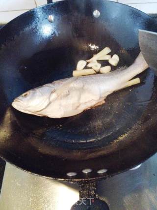 Sweet and Sour Yellow Croaker recipe