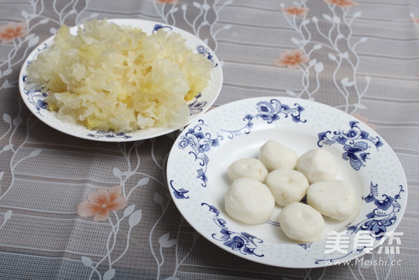 Horseshoe Snow Pear White Fungus Soup recipe