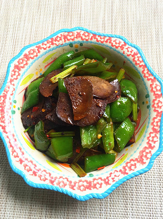 Stir-fried Pork Blood Meatballs with Green Peppers recipe