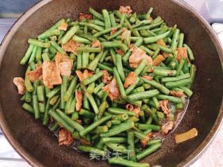 Braised Noodles with Beans recipe