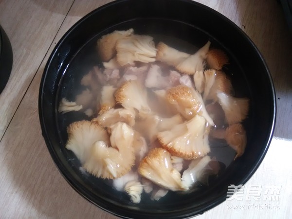 Tendon Meat Hericium Mushroom Soup recipe