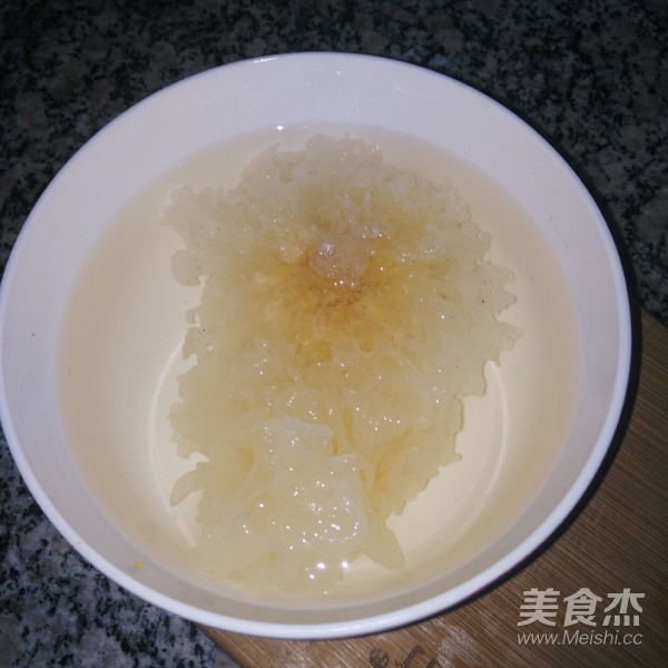 Chinese Wolfberry and White Fungus Soup recipe