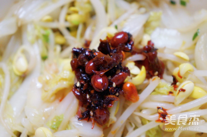 Bean Sprouts Mixed with Cabbage Shreds recipe