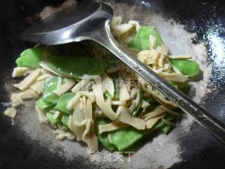 Fried Lentils with Bamboo Shoots recipe