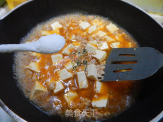 Tofu with Basil, Tomato and Minced Meat recipe