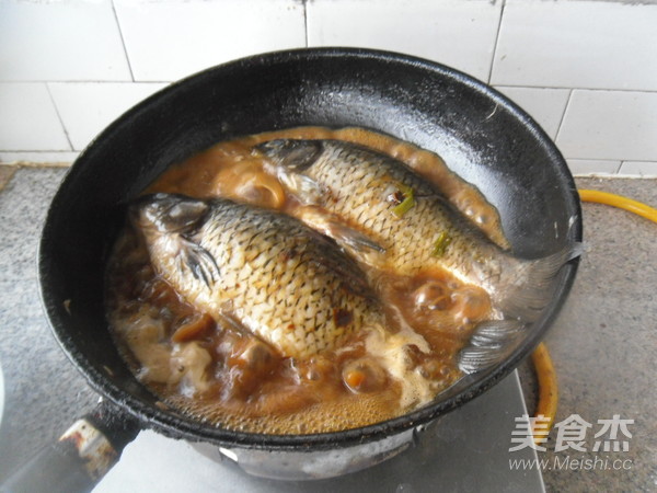 Braised Black Crucian with Soy Sauce recipe