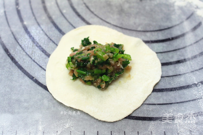 Garland Chrysanthemum Meat Dumplings recipe