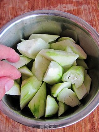 Braised Loofah with Dried Shrimp and White Mushroom recipe
