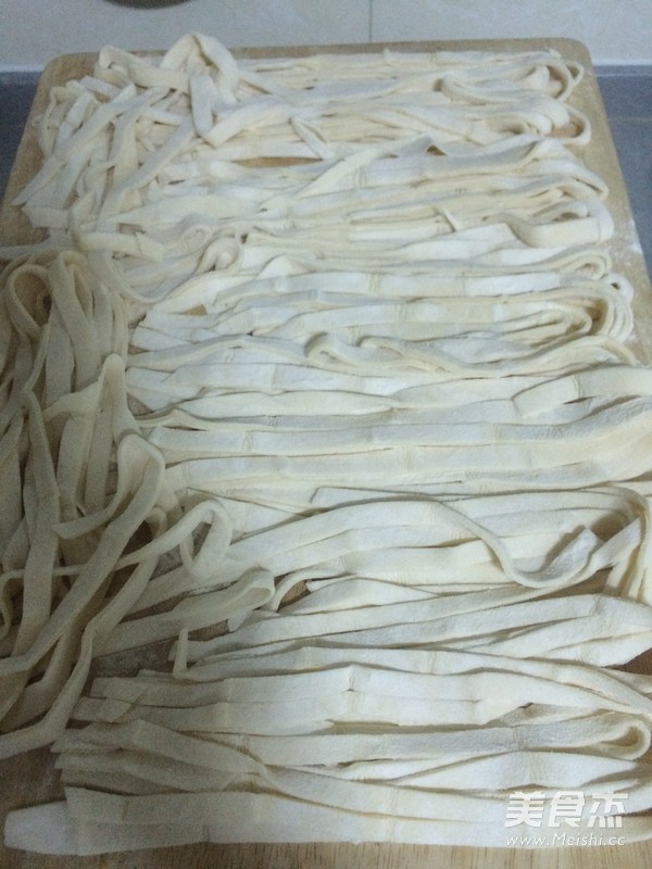 Hand-rolled Noodles with Chives and Eggs recipe