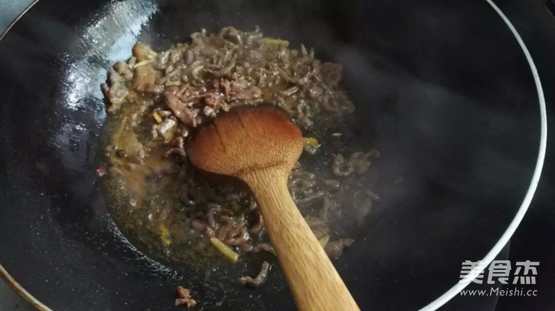 Shredded Beef with Lettuce and Pickled Cabbage recipe