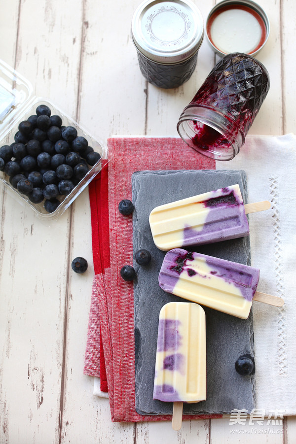 Low-fat Blueberry Yogurt Popsicles recipe