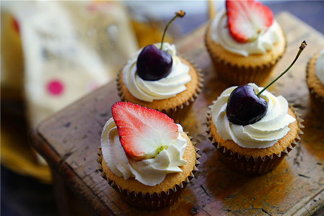 Strawberry Golden Cup Cake recipe