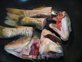 Fish Head and Fish Tail Shredded Tofu Soup recipe