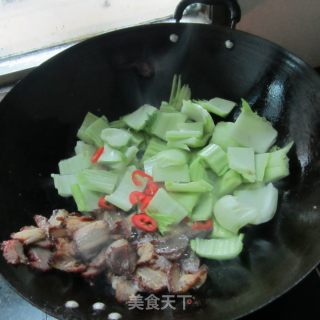 Stir-fried Bacon with Large Pieces of Cabbage recipe