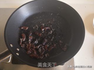 Stir-fried Sausage with Green Garlic recipe