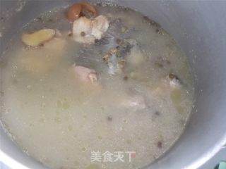 Fish Bone Soup with Milk, Yellow Mung Beans and Fish Bone Soup recipe