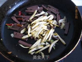 Stir-fried Tofu with Pork Blood recipe