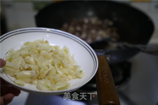 Soy Sauce Noodles with Lotus Root recipe