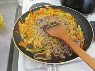 [spicy Kimchi Fried Noodles] Fancy Fried Noodles recipe