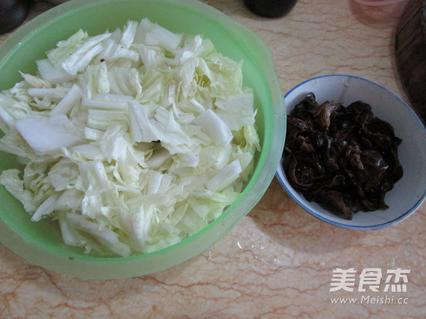 Hot and Sour Black Fungus Cabbage recipe