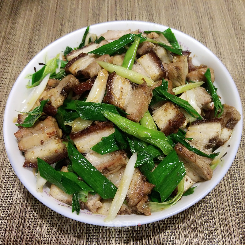 Stir-fried Pork with Garlic Sprouts recipe