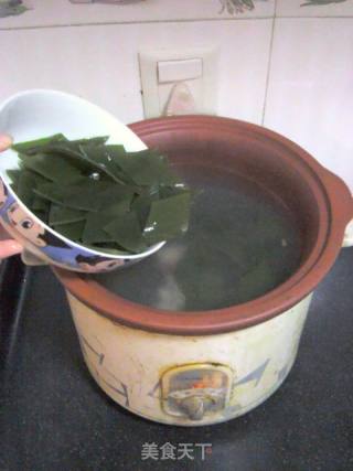 Summer Relief Soup——bone Seaweed and Barley Soup recipe