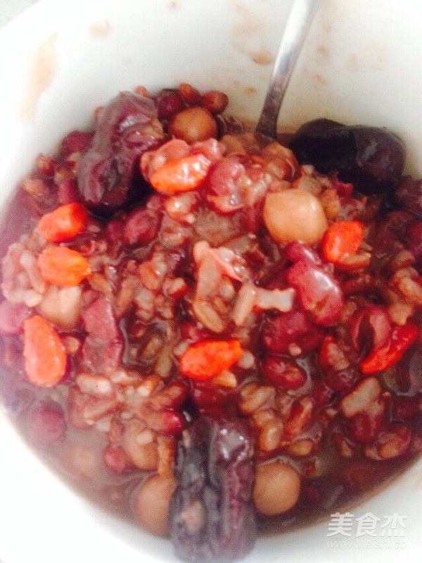 Red Dates, Wolfberry, Red Beans, Peanuts and Red Rice Porridge recipe