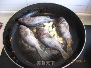 Braised Small Fish in Sauce recipe
