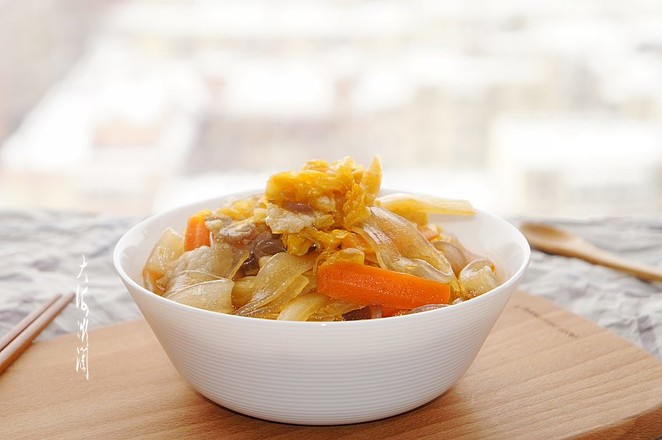 Cabbage and Pork Stewed Wide Noodles recipe