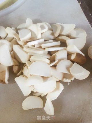 Fresh Soup with Chicken Leg Mushroom and Egg recipe